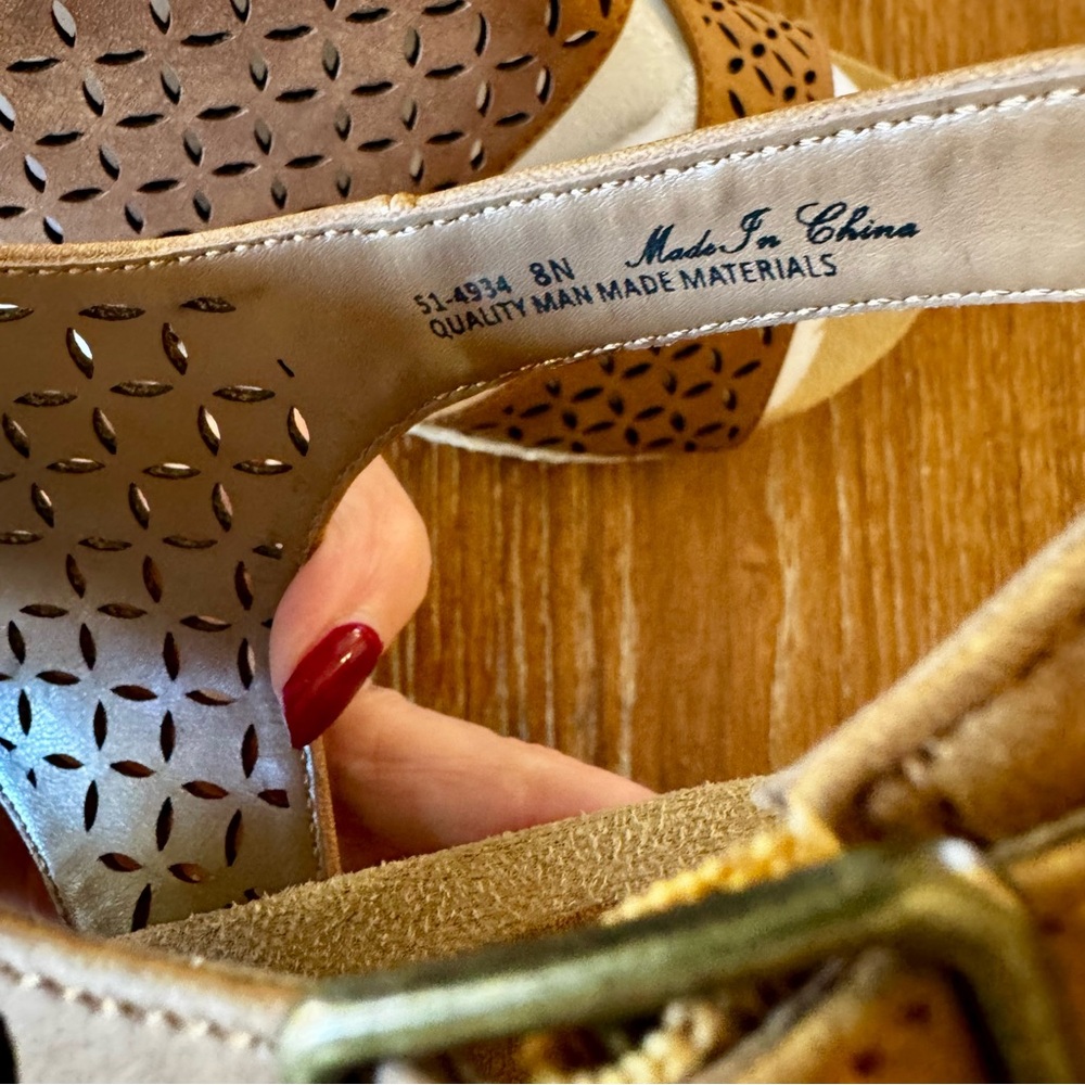 NWT NARROW tan Bella Vita Inaya wedge sandals 8N - Picture 11 of 14